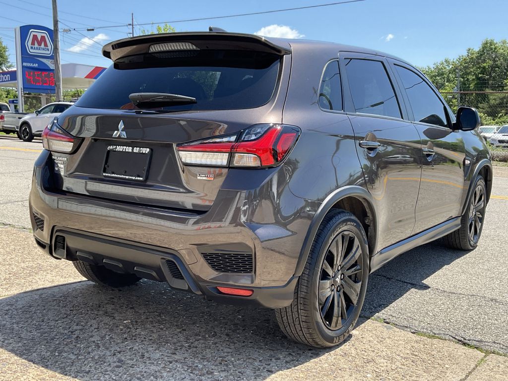 2024 Mitsubishi Outlander Image 3