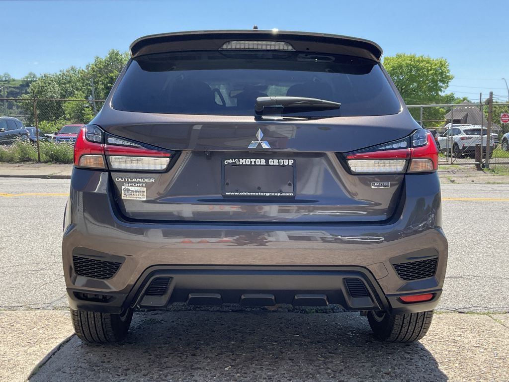 2024 Mitsubishi Outlander Image 8