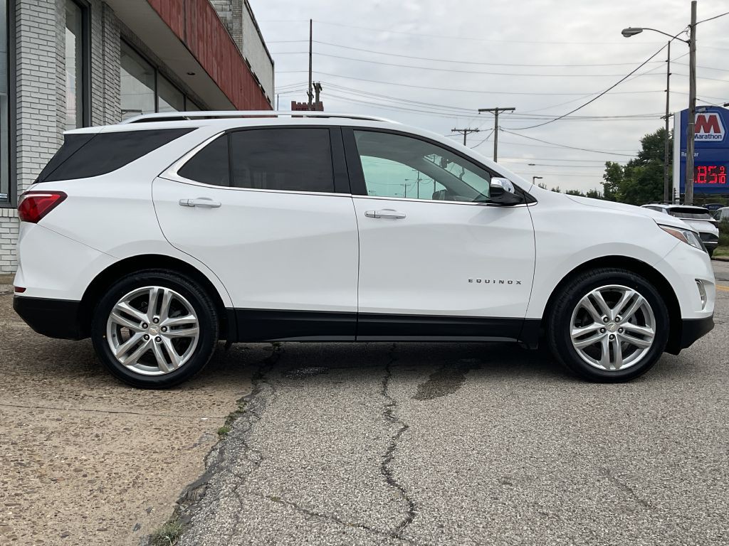2018 Chevrolet Equinox Image 2