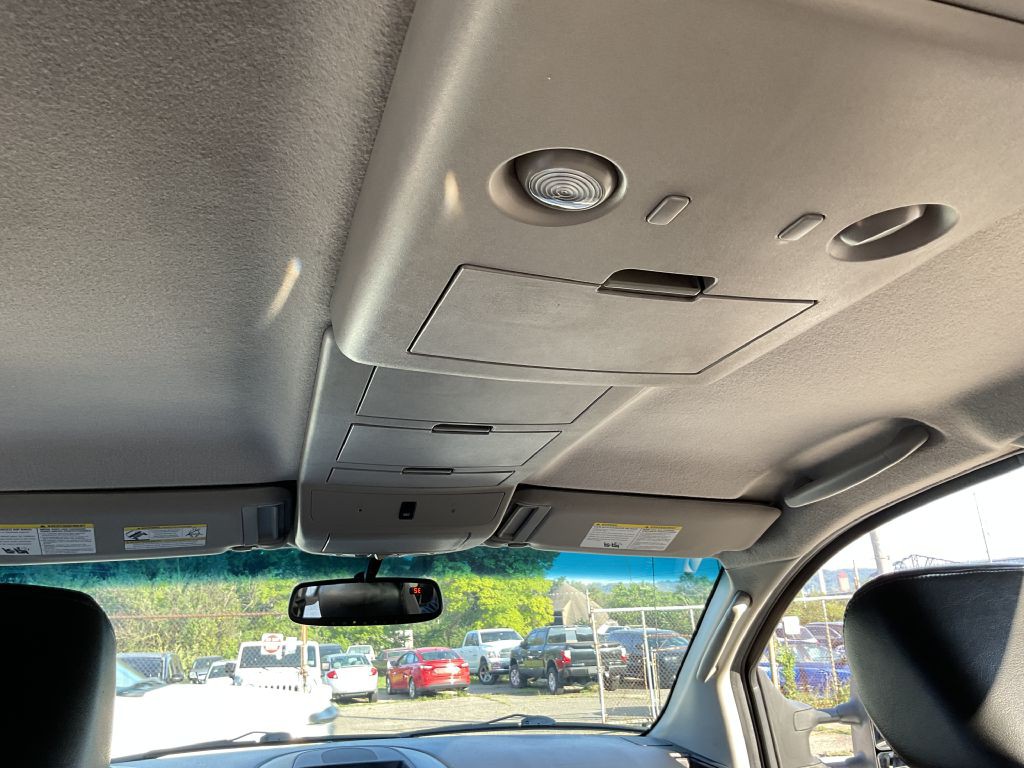 2011 Nissan Titan Image 28