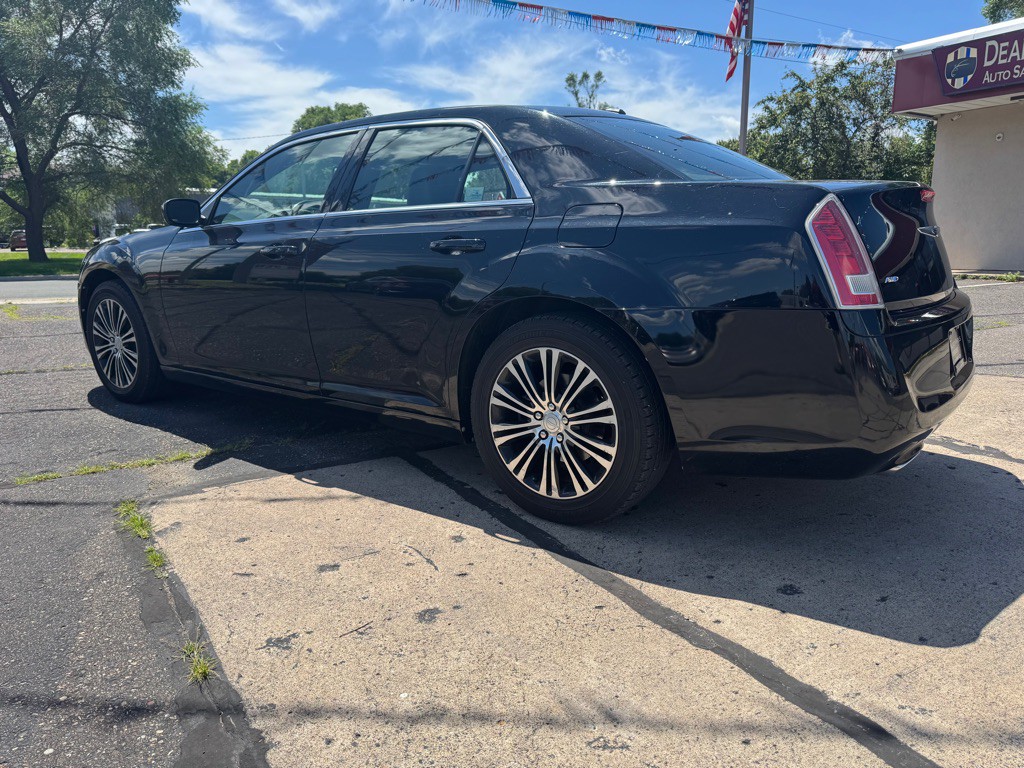 2013 Chrysler 300 Image 3