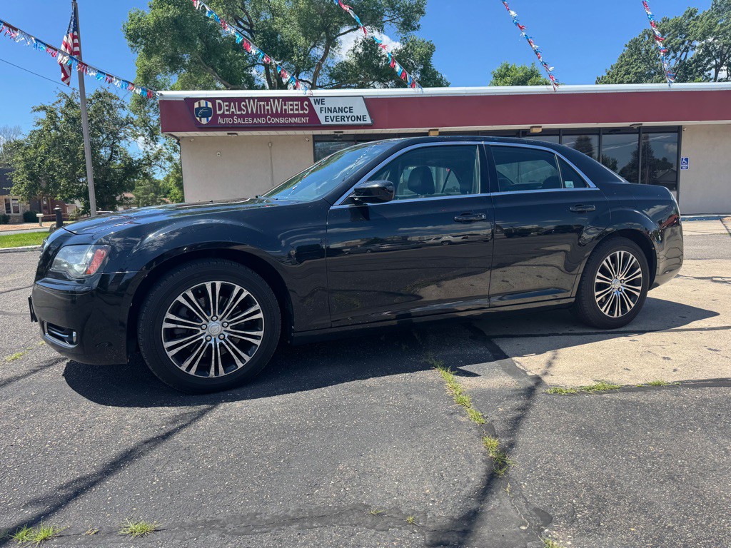 2013 Chrysler 300 Image 4