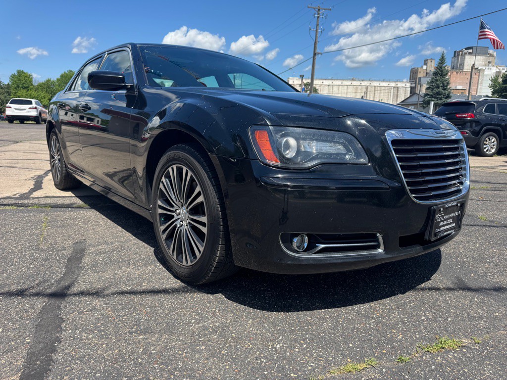 2013 Chrysler 300 Image 6