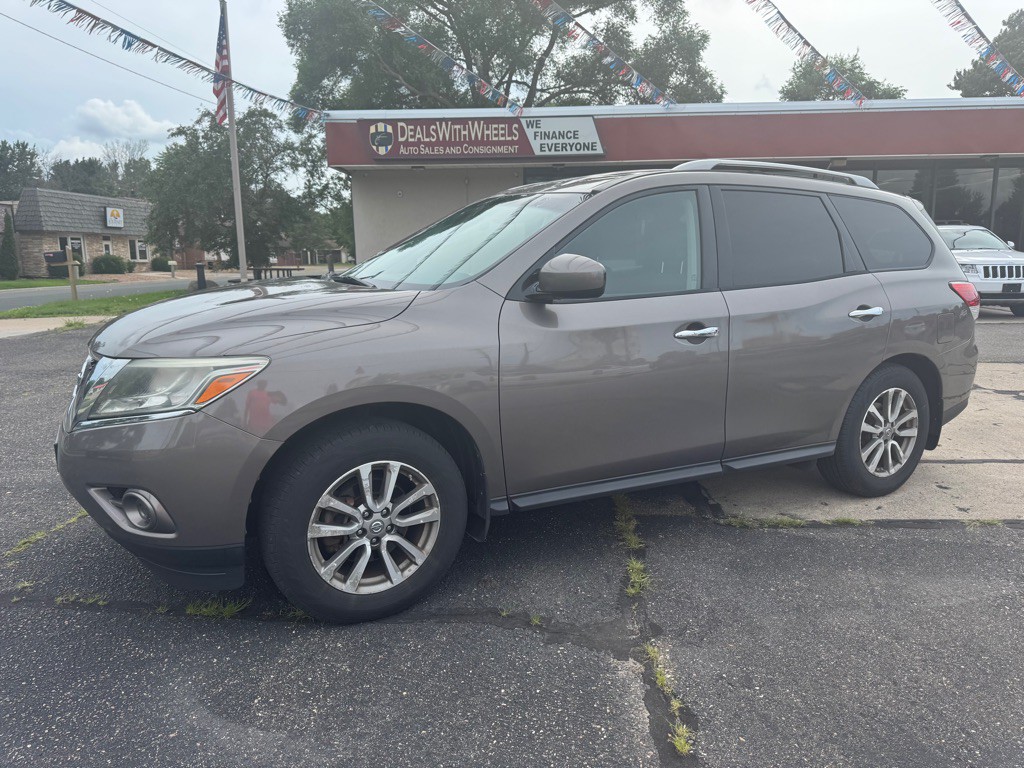2014 Nissan Pathfinder Image 2