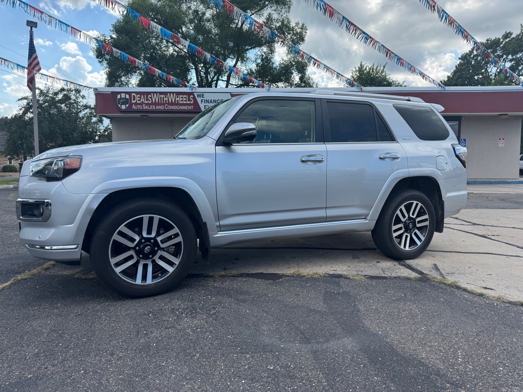 2020 Toyota 4Runner Image 3