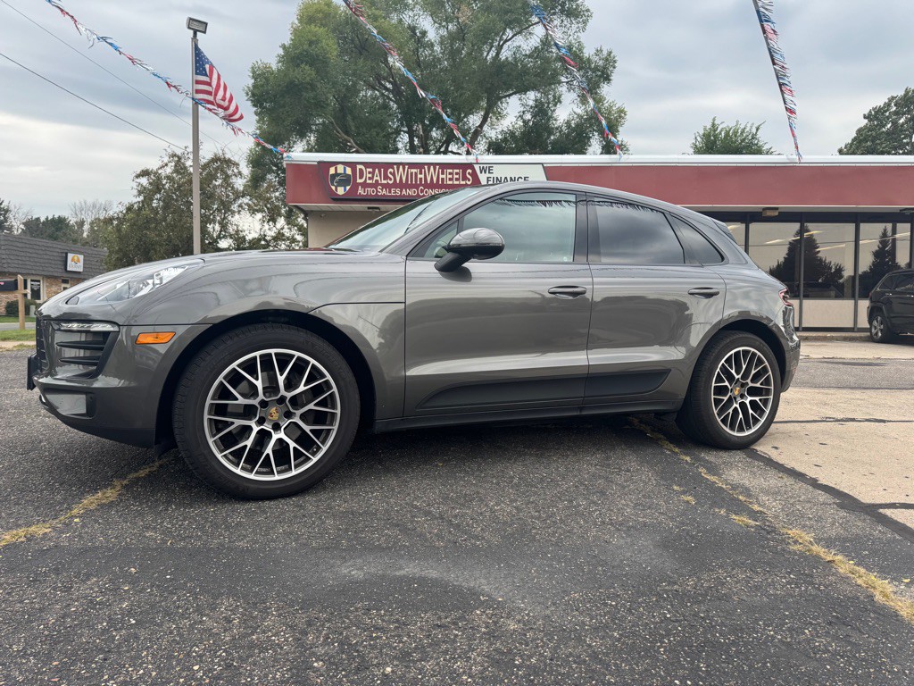 2018 Porsche Macan Image 2