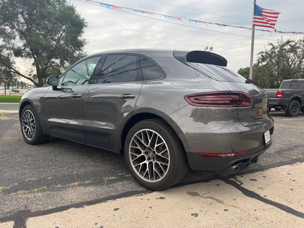 2018 Porsche Macan Image 3