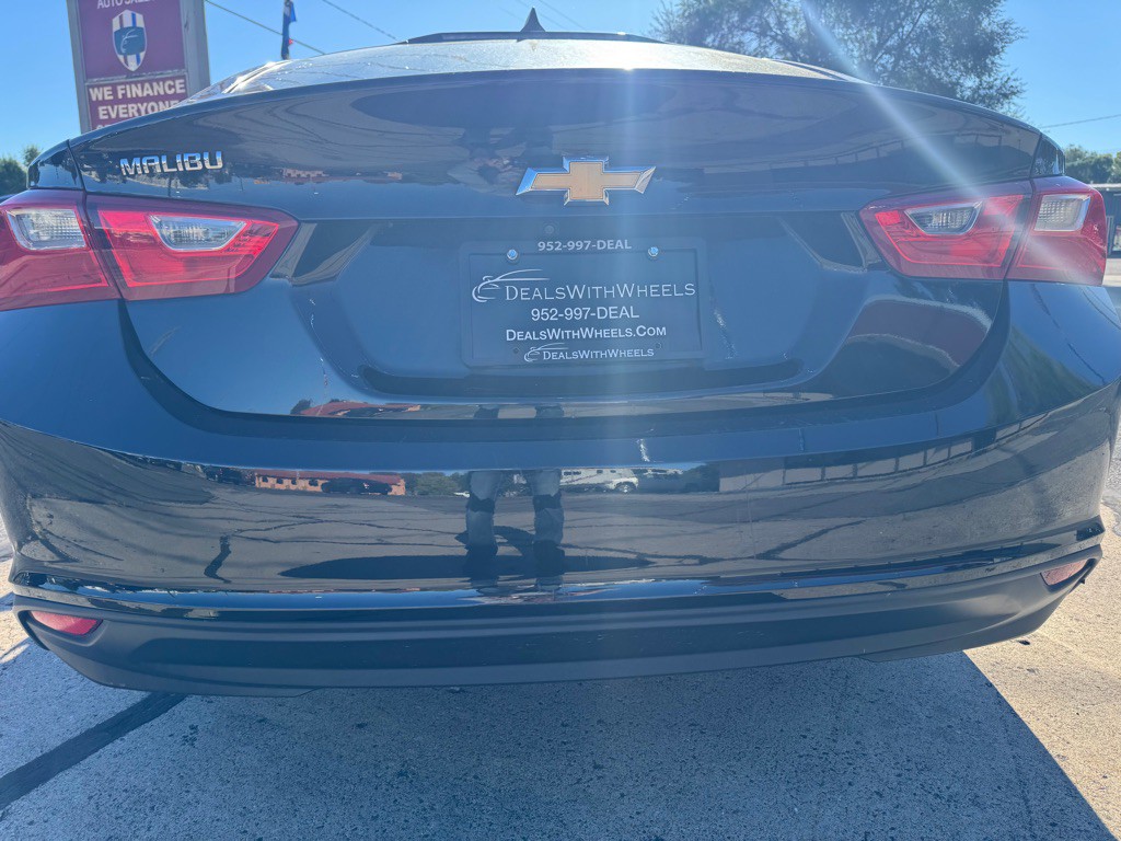 2018 Chevrolet Malibu Image 3