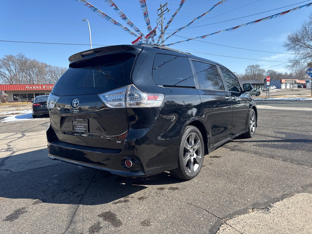 2015 Toyota Sienna Image 5