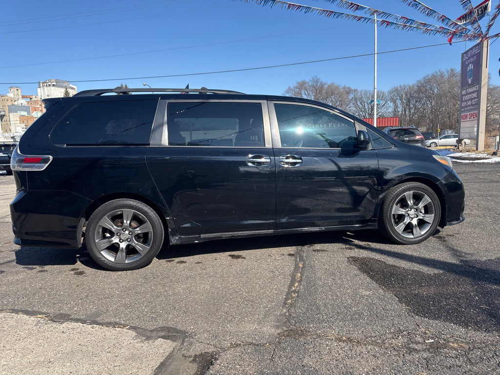 2015 Toyota Sienna Image 6