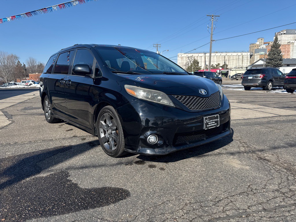 2015 Toyota Sienna Image 7