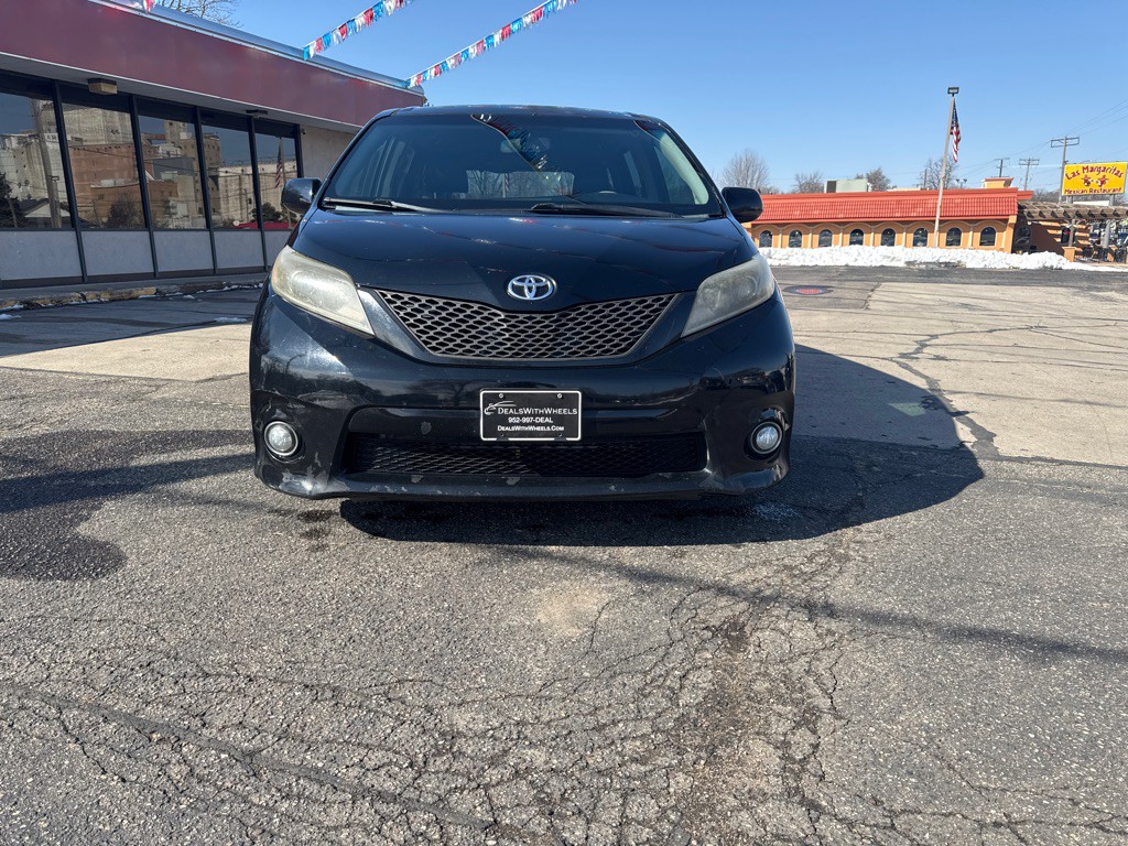 2015 Toyota Sienna Image 8