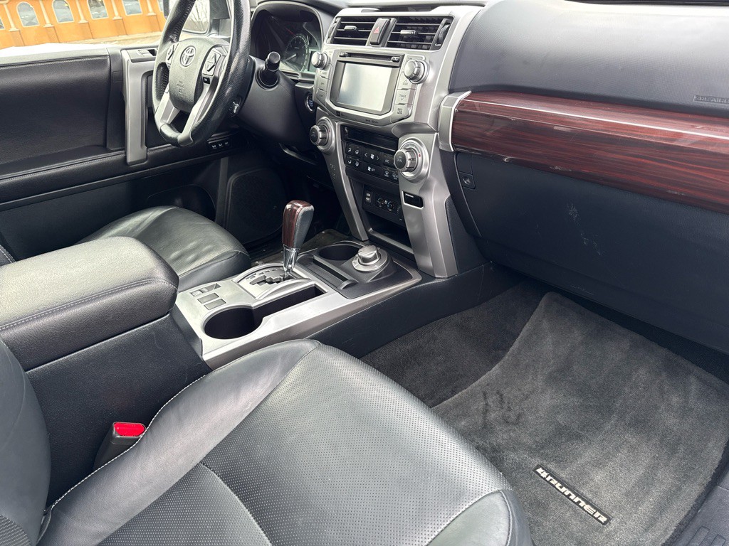 2016 Toyota 4Runner Image 25