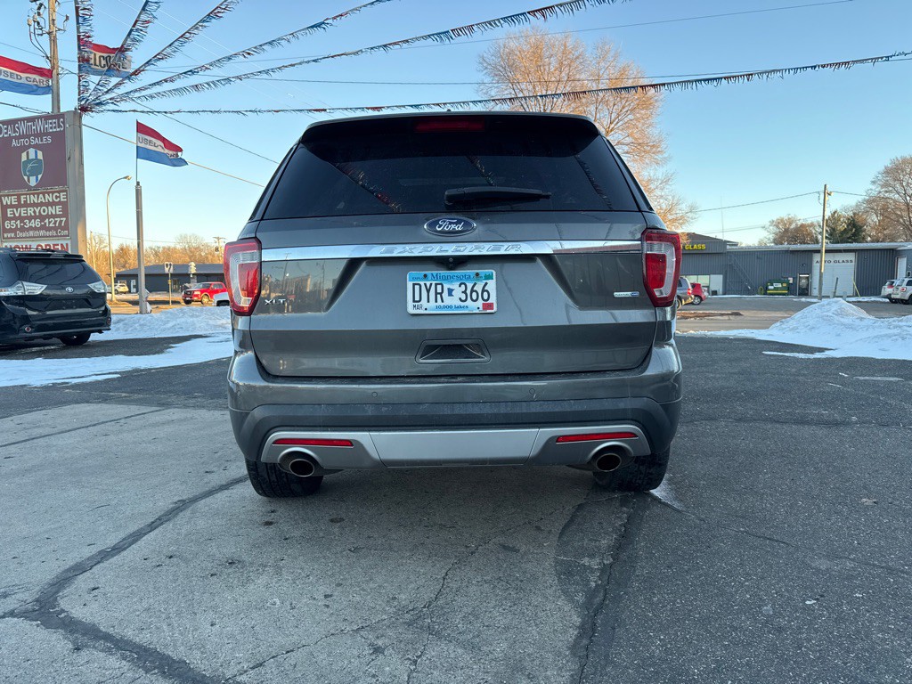 2016 Ford Explorer Image 4