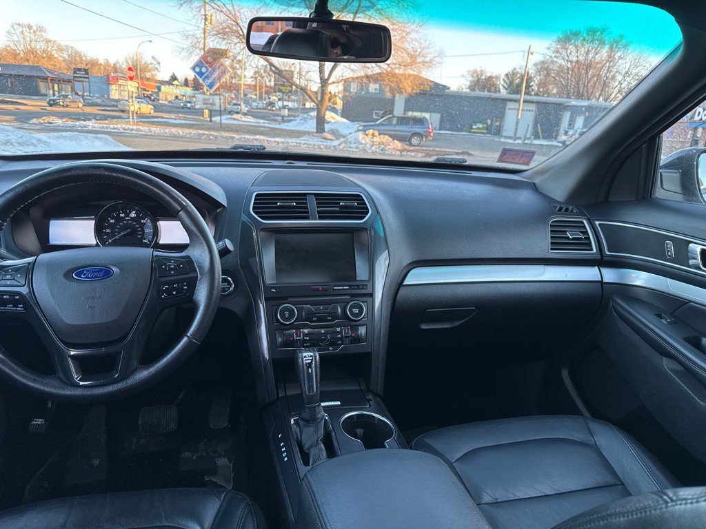 2016 Ford Explorer Image 9