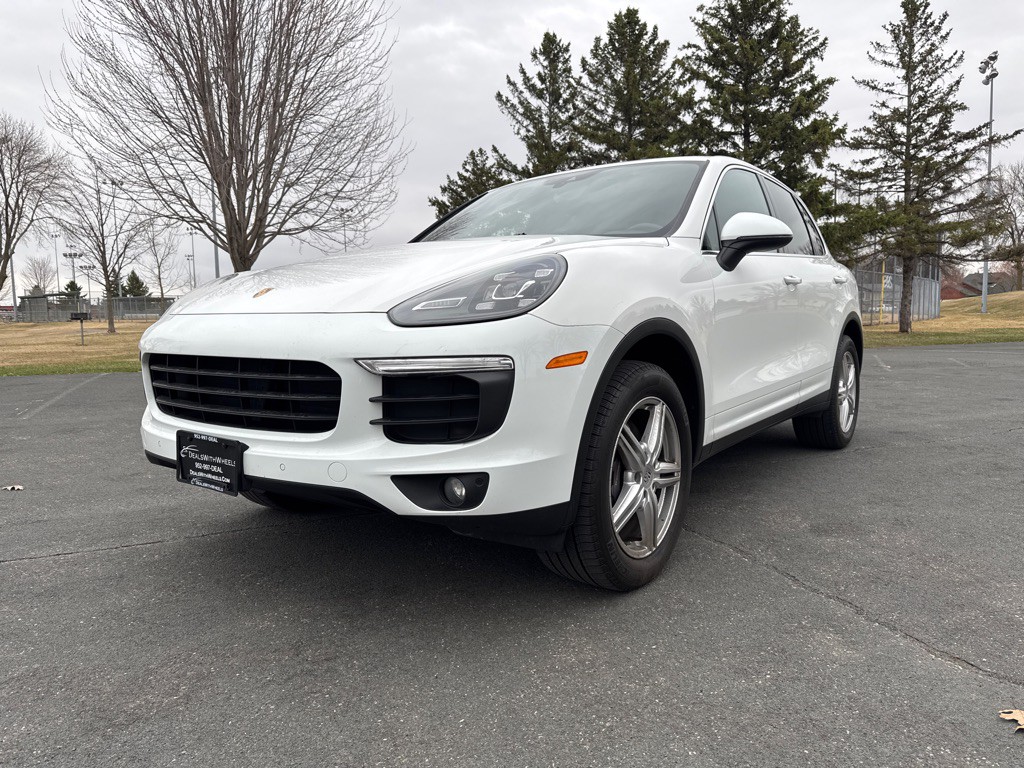 2016 Porsche Cayenne Image 2