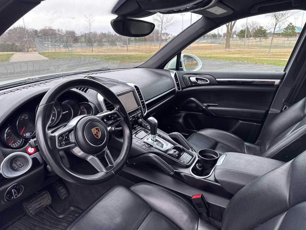 2016 Porsche Cayenne Image 9