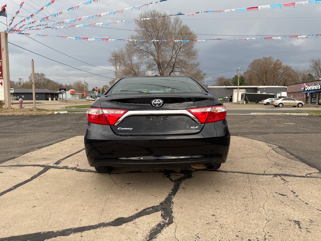 2017 Toyota Camry Image 4