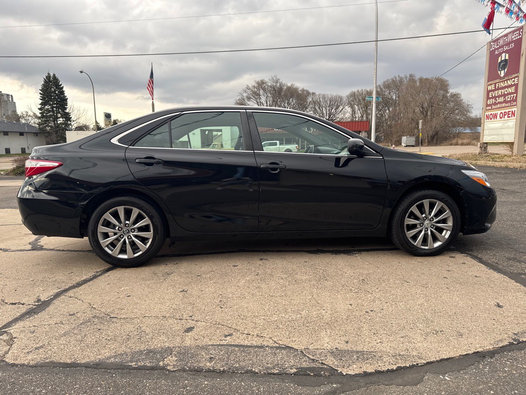 2017 Toyota Camry Image 6