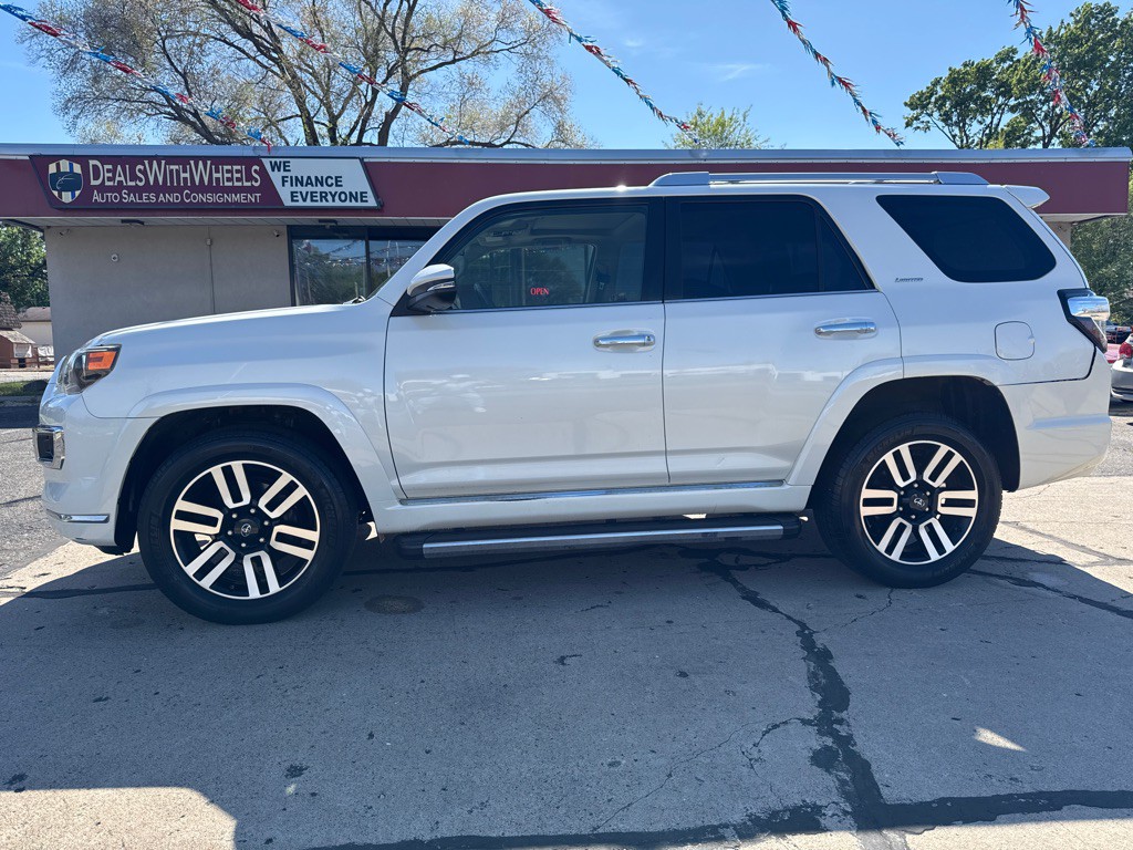 2016 Toyota 4Runner Image 2