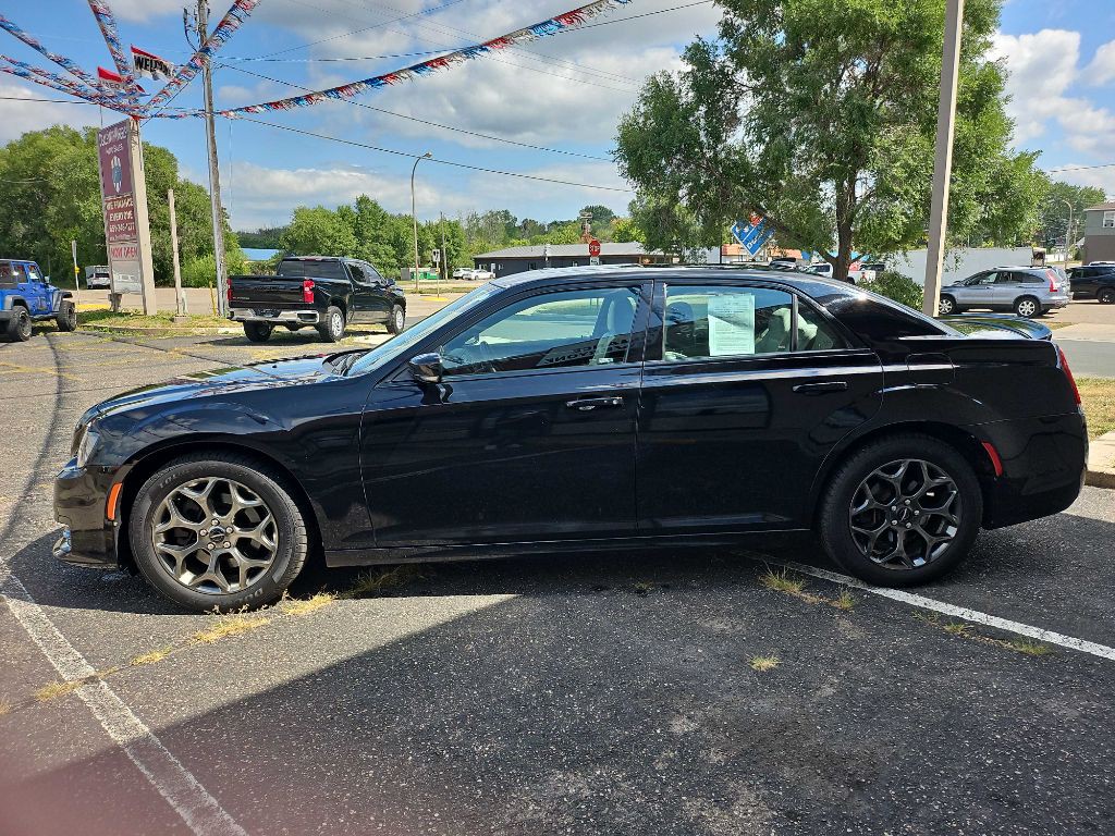 2017 Chrysler 300 Image 3