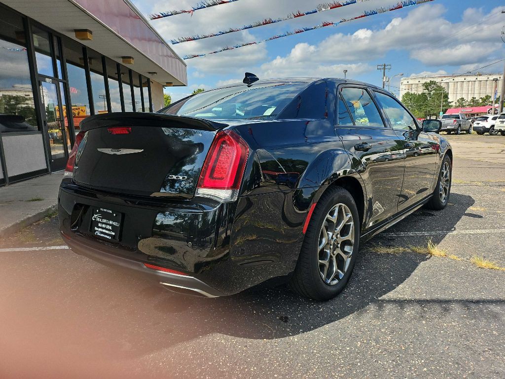 2017 Chrysler 300 Image 6