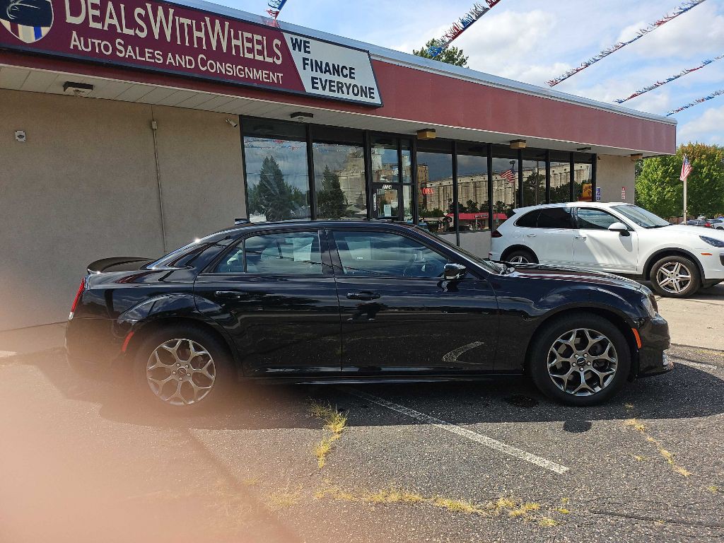 2017 Chrysler 300 Image 7