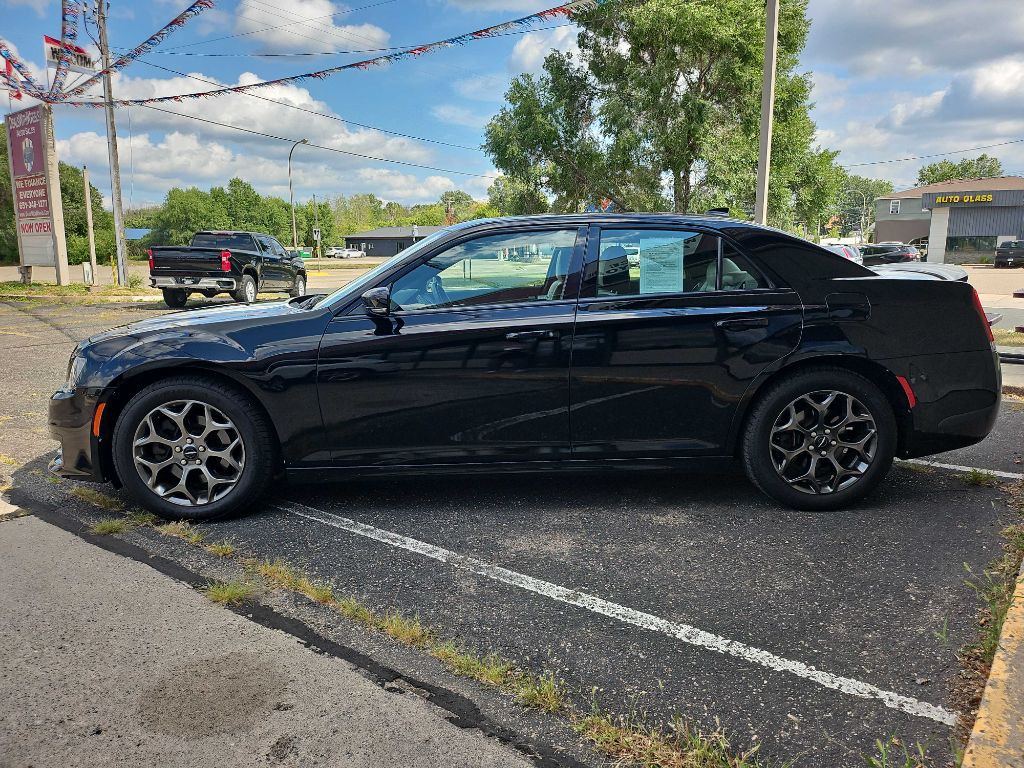 2017 Chrysler 300 Image 14