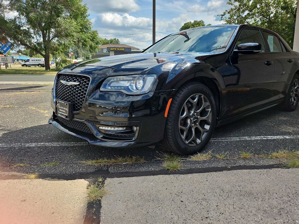 2017 Chrysler 300 Image 15