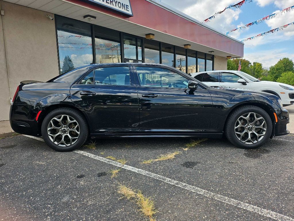 2017 Chrysler 300 Image 17