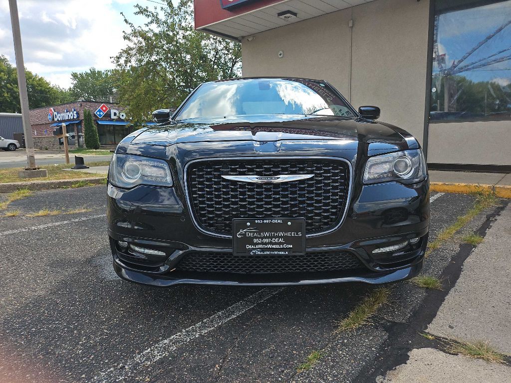 2017 Chrysler 300 Image 19