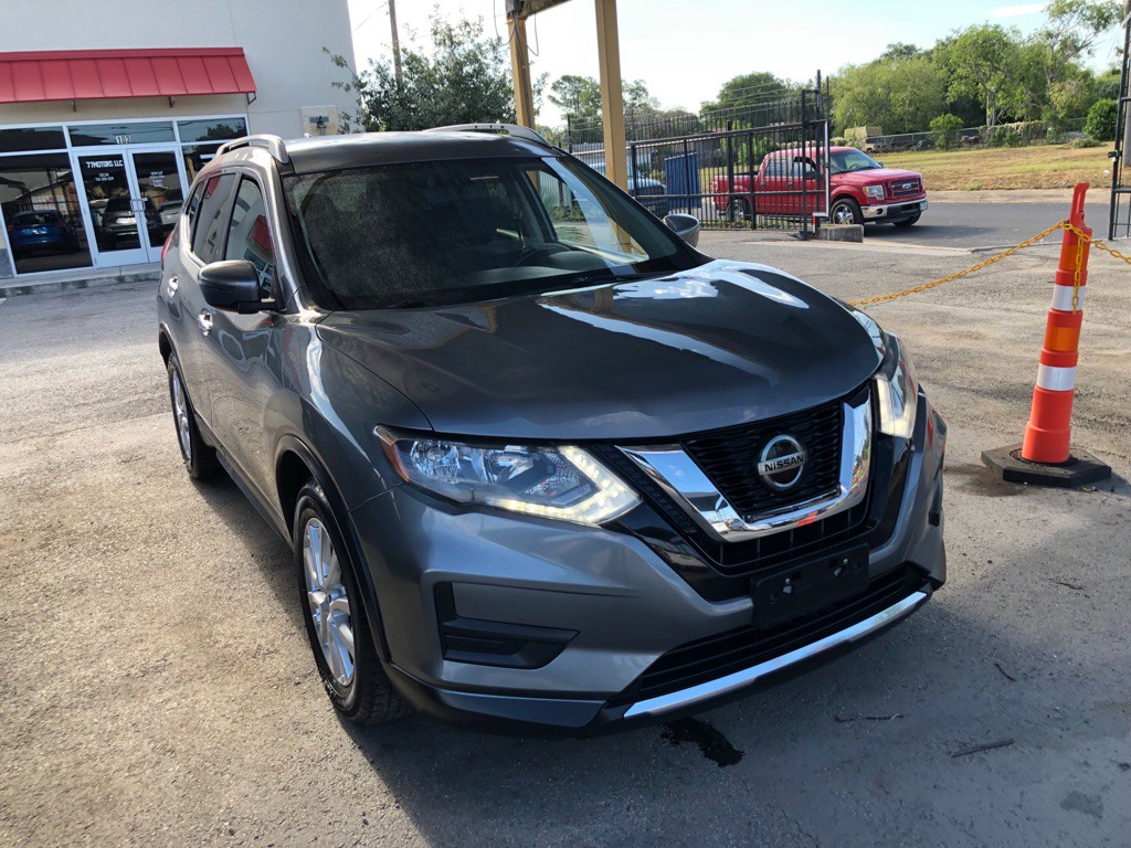 2018 Nissan Rogue Image 1