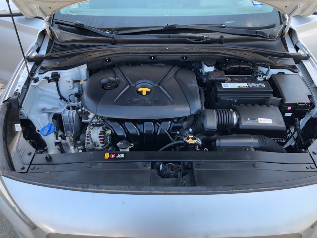 2018 Hyundai Elantra Image 2