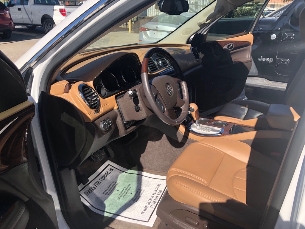 2017 Buick Enclave Image 2