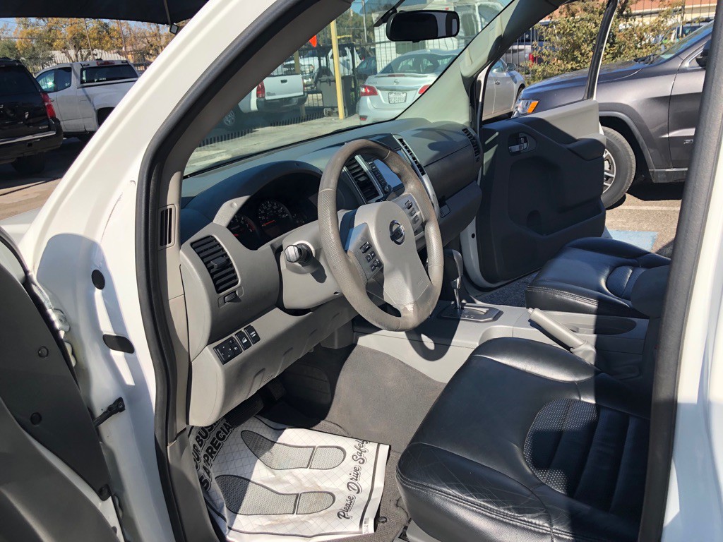 2021 Nissan Frontier Image 35