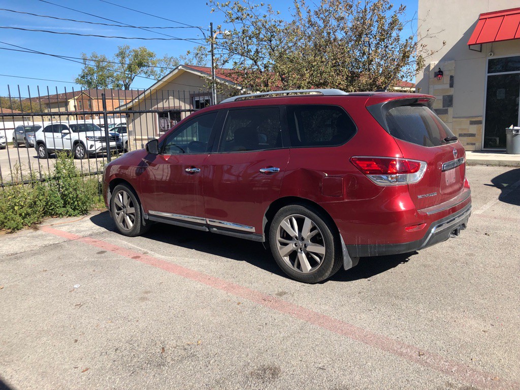 2015 Nissan Pathfinder Image 2