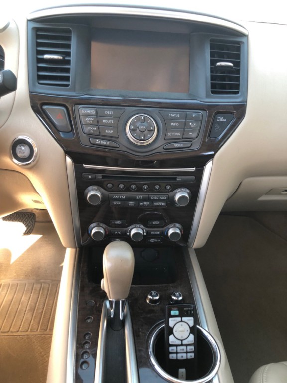 2015 Nissan Pathfinder Image 17