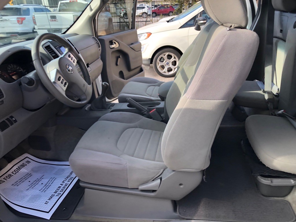 2017 Nissan Frontier Image 9