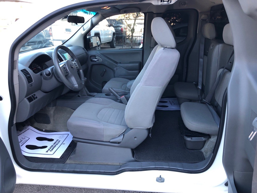 2017 Nissan Frontier Image 24