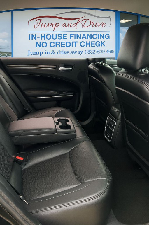2018 Chrysler 300 Image 12