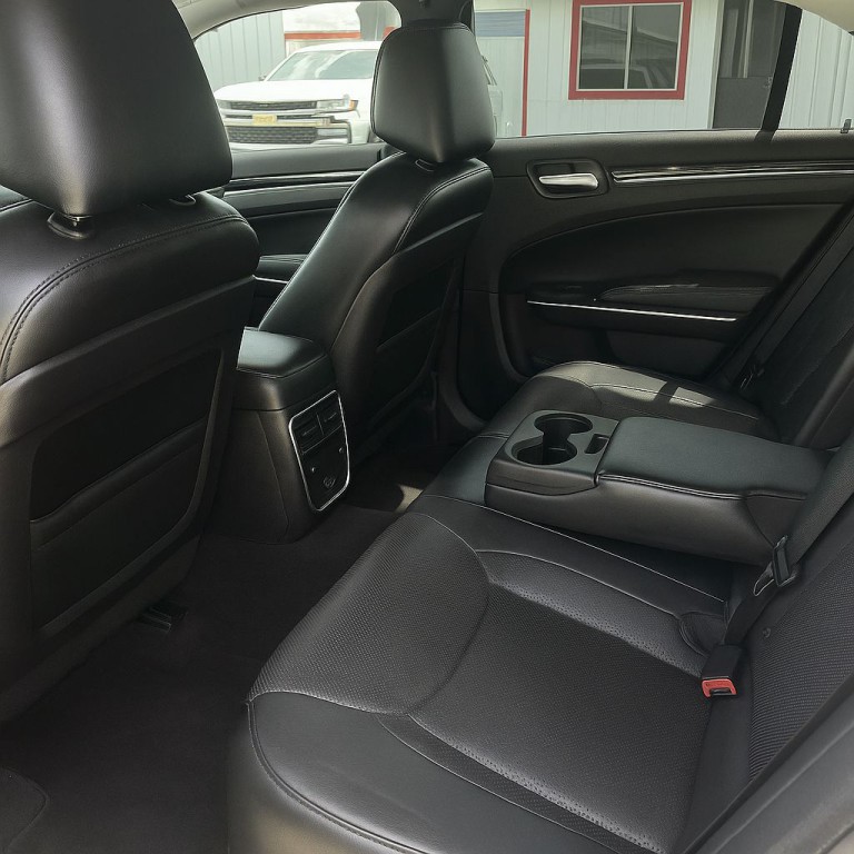 2018 Chrysler 300 Image 13