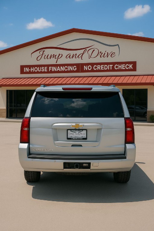 2017 Chevrolet Suburban Image 3