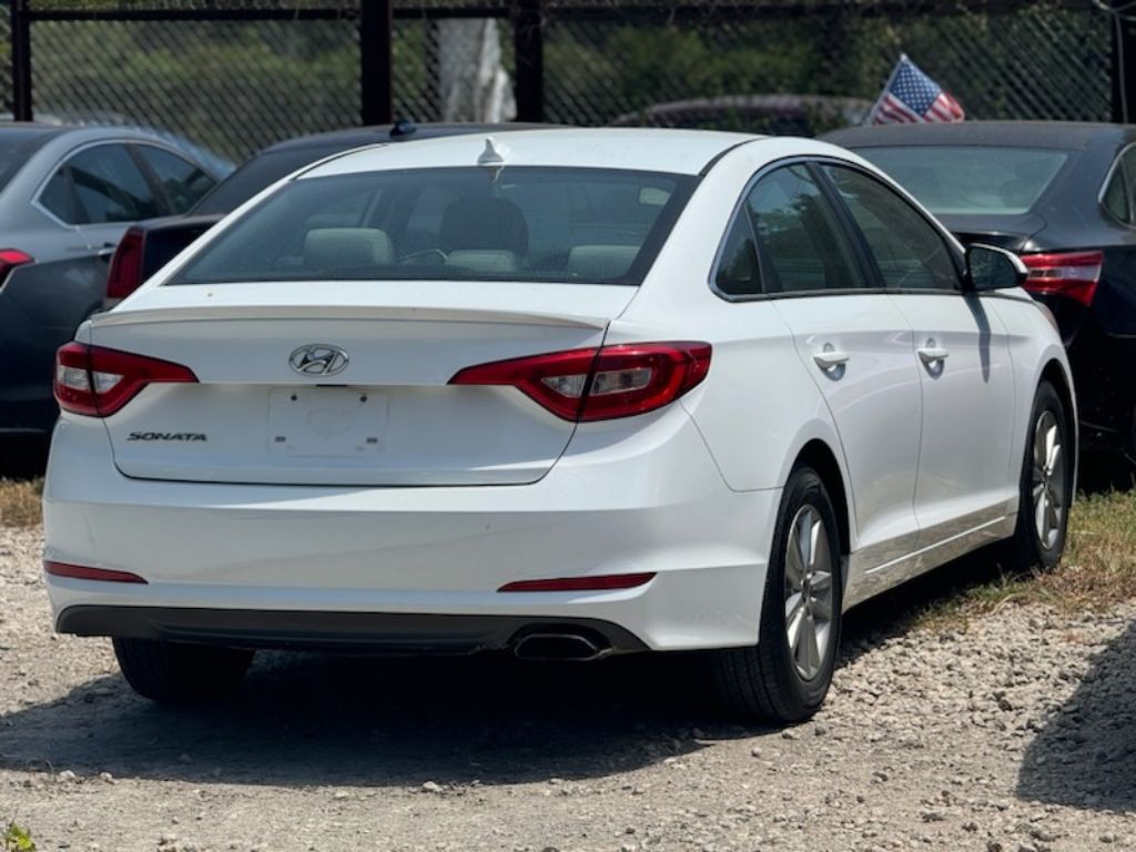 2015 Hyundai Sonata Image 1