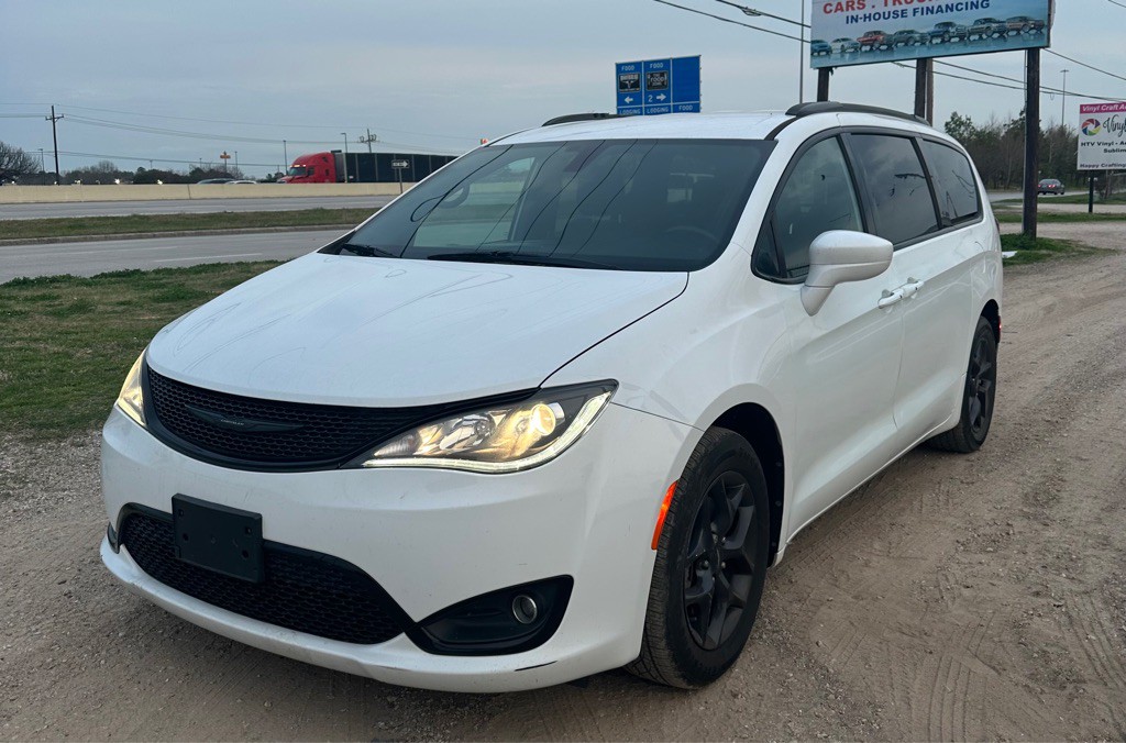 2020 Chrysler Pacifica Image 2