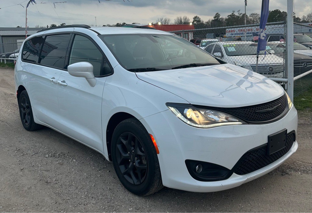 2020 Chrysler Pacifica Image 3