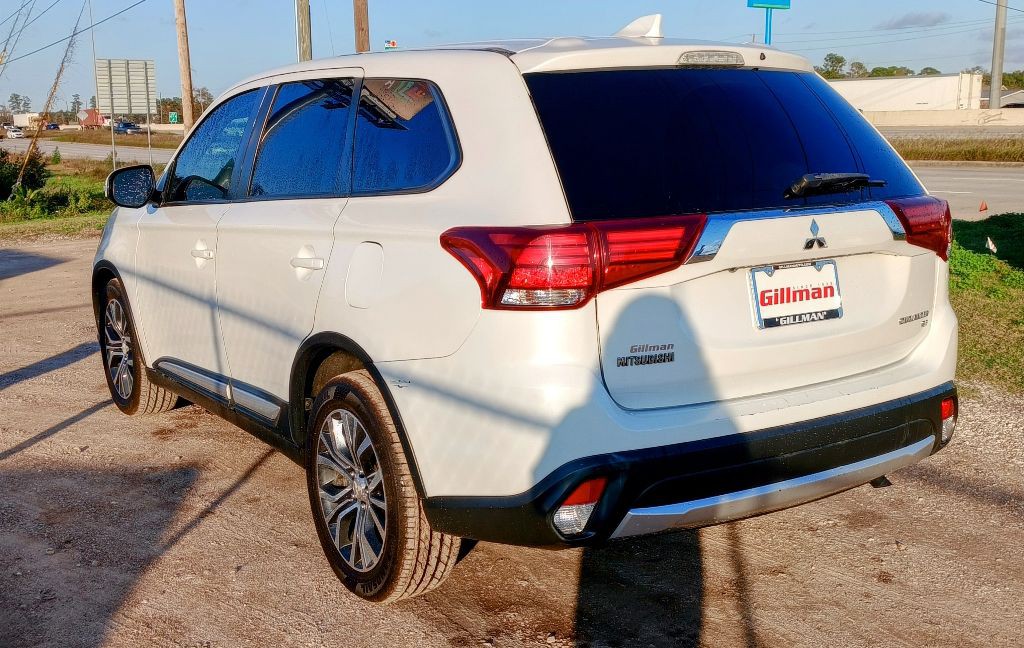 2017 Mitsubishi Outlander Image 3