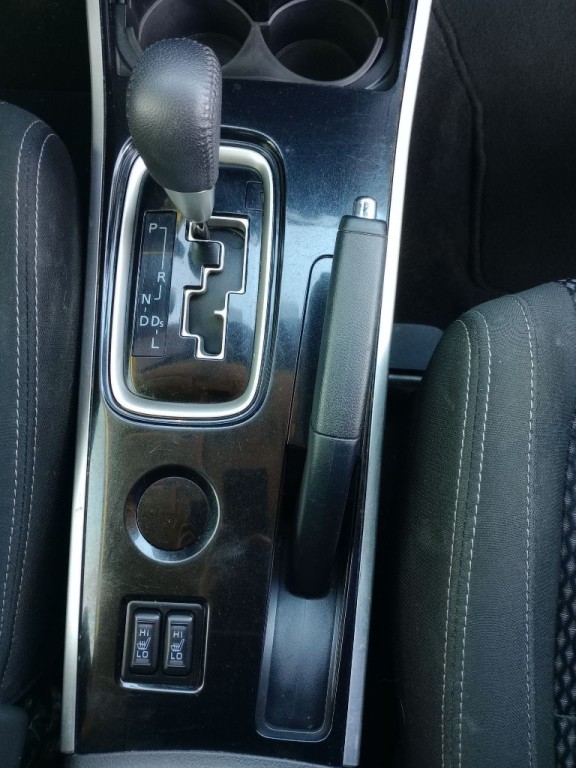 2017 Mitsubishi Outlander Image 12