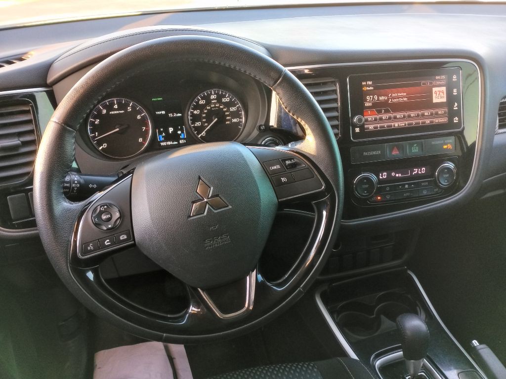 2017 Mitsubishi Outlander Image 14