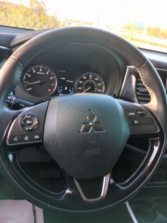 2017 Mitsubishi Outlander Image 15