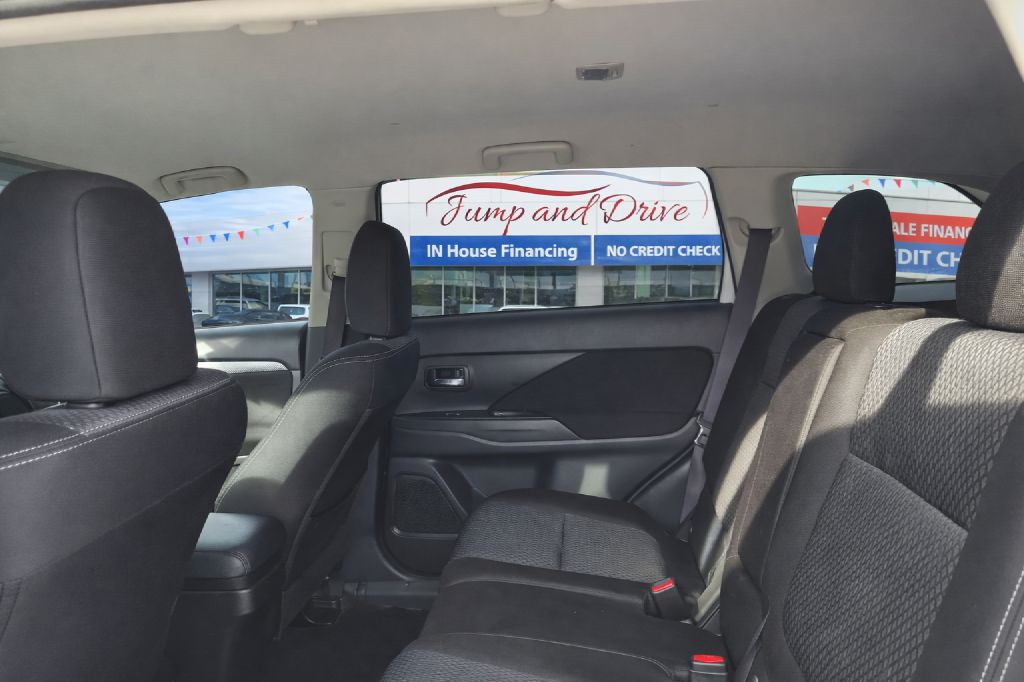 2017 Mitsubishi Outlander Image 12